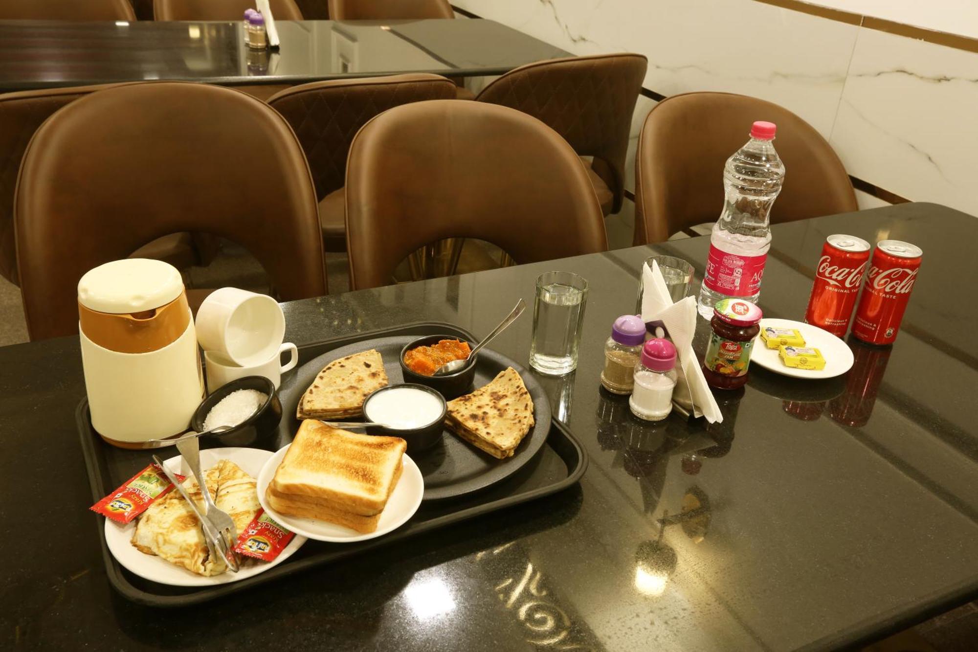 Airport Hotel Chanakya Delhi New Delhi Bagian luar foto