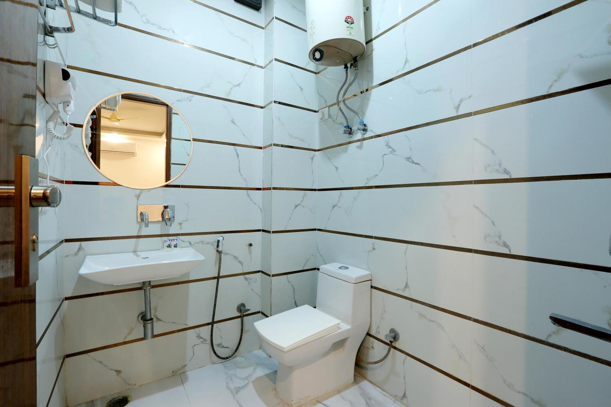 Airport Hotel Chanakya Delhi New Delhi Bagian luar foto